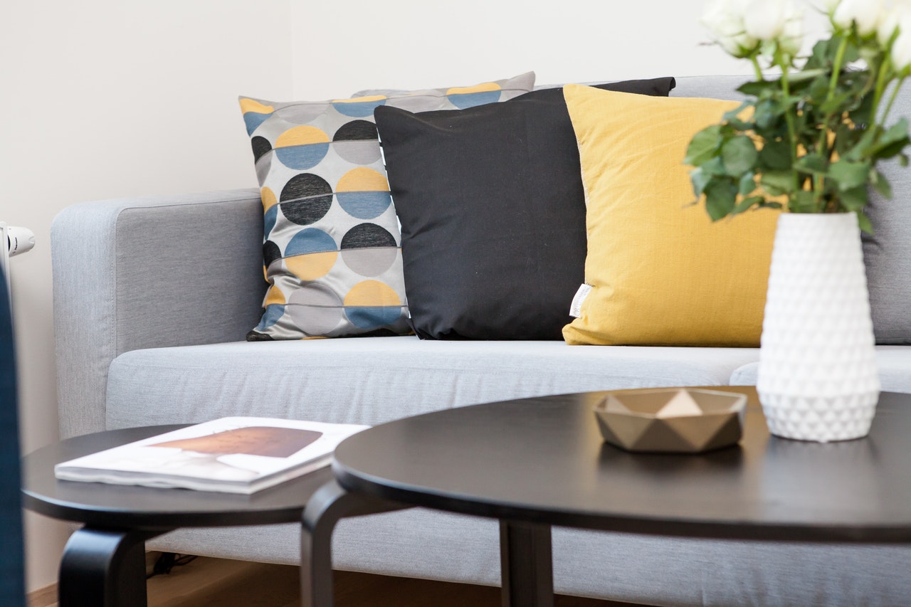Picking the Right Throw Pillows For Your Grey Couch