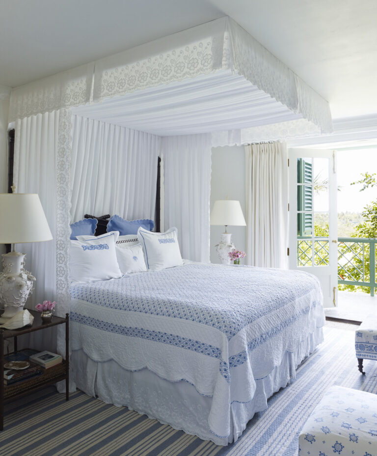 Top Canopy Bed Curtains: Best Ideas & Tips | Spiffy Spools